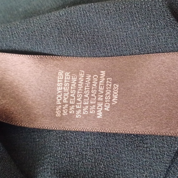 2/$70 Green Blouse - Size Medium - Picture 8 of 8